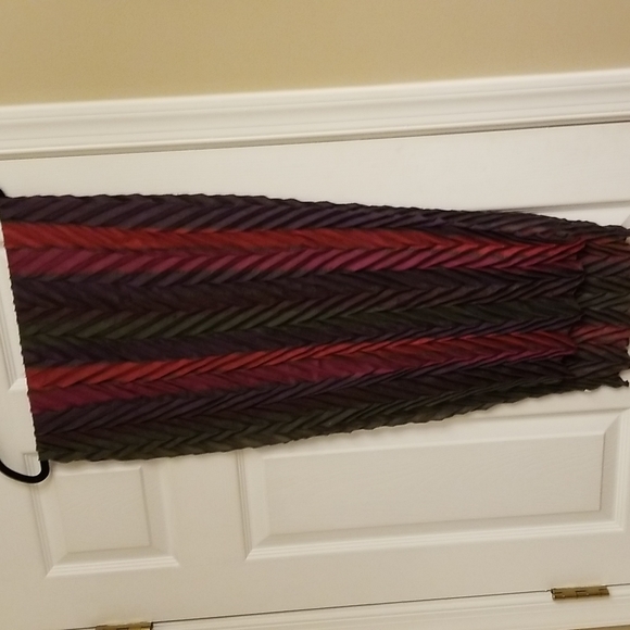 $5 ITEM. Nice multi colored scarf. MUST BUNDLE WITH OTHER ITEMS - Picture 3 of 8